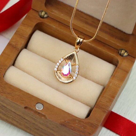 "Teardrop Pendant with White Rainbow Stone and Gold Frame Design, XPPT1686 - Picture 5 of 13